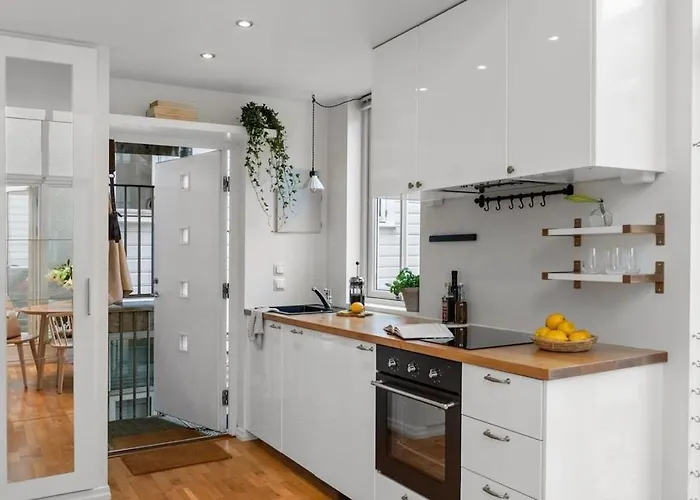 Modern And Airy In Center *